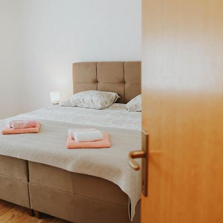 I&T Apartman Gospic Exterior photo