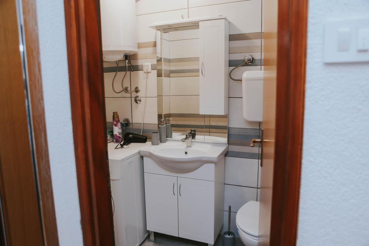 I&T Apartman Gospic Exterior photo