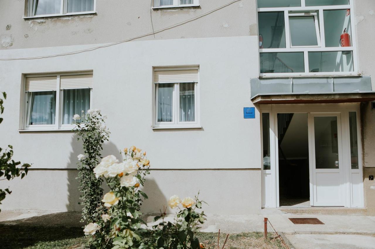 I&T Apartman Gospic Exterior photo